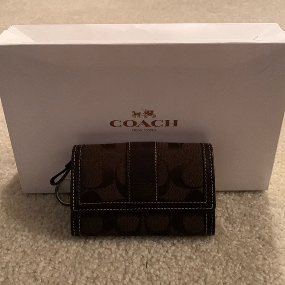 Coach Monogram Brown Canvas/Leather Wallet Coin Purse With Key Chain & Coach Box - Picture 1 of 17
